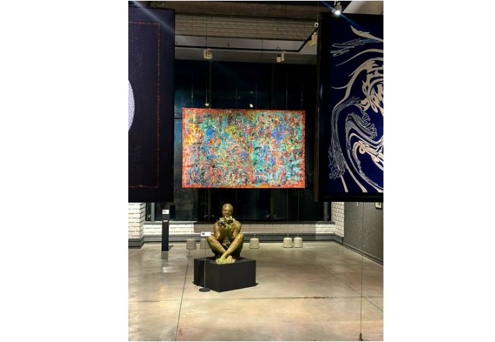 درخشش آثار فریدالله ادیب‌آیین در موزه دیدی؛ هم‌آوایی رنگ و موسیقی	